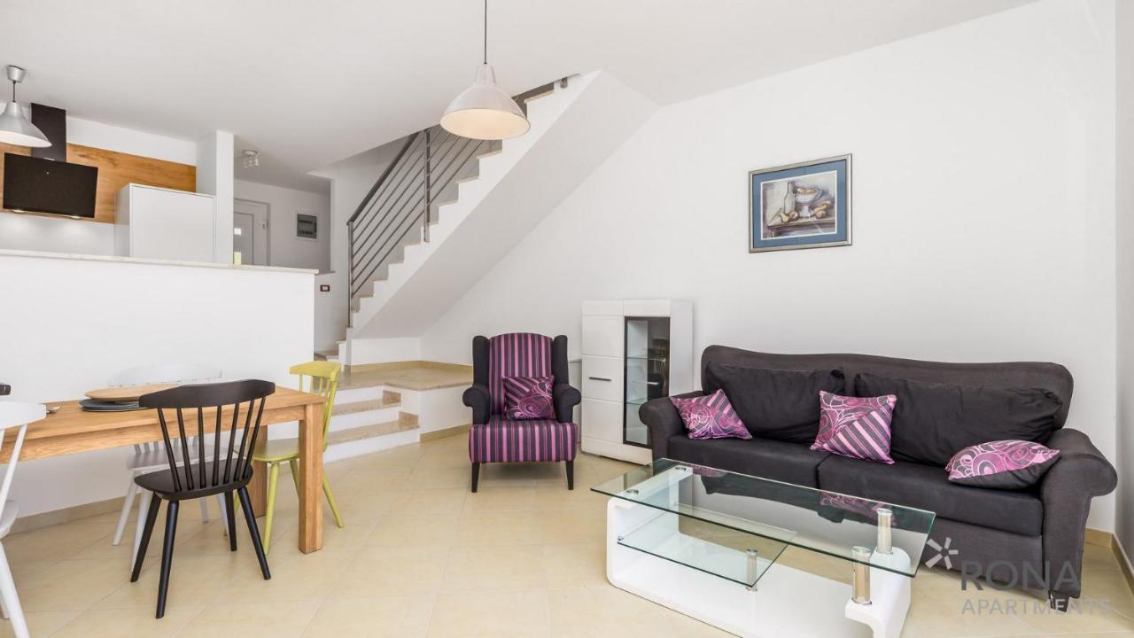 Rona Apartment Denis อูมัค ภายนอก รูปภาพ